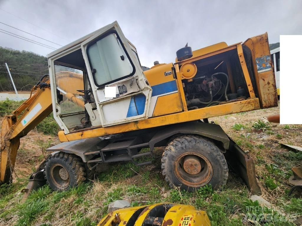 Hyundai ROBEX 2000W Bageri točkaši