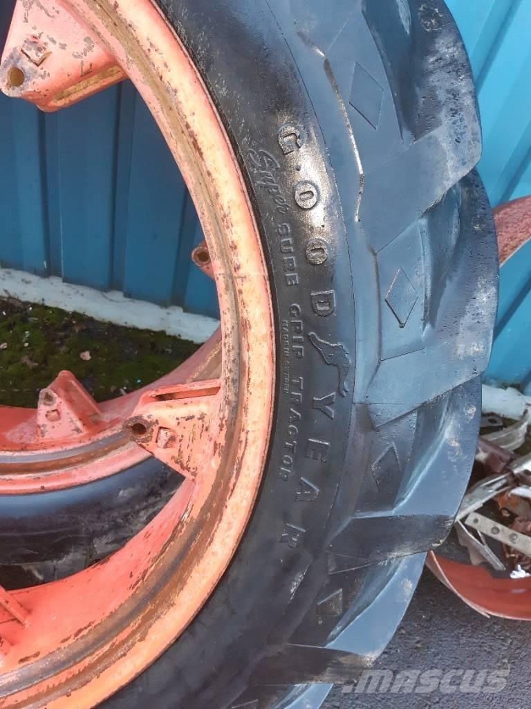 Goodyear 12.4-36 Gume, točkovi i felne