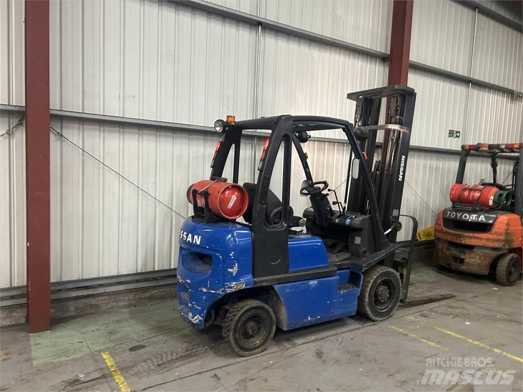 Nissan UD02A20PQ Plinski viljuškari
