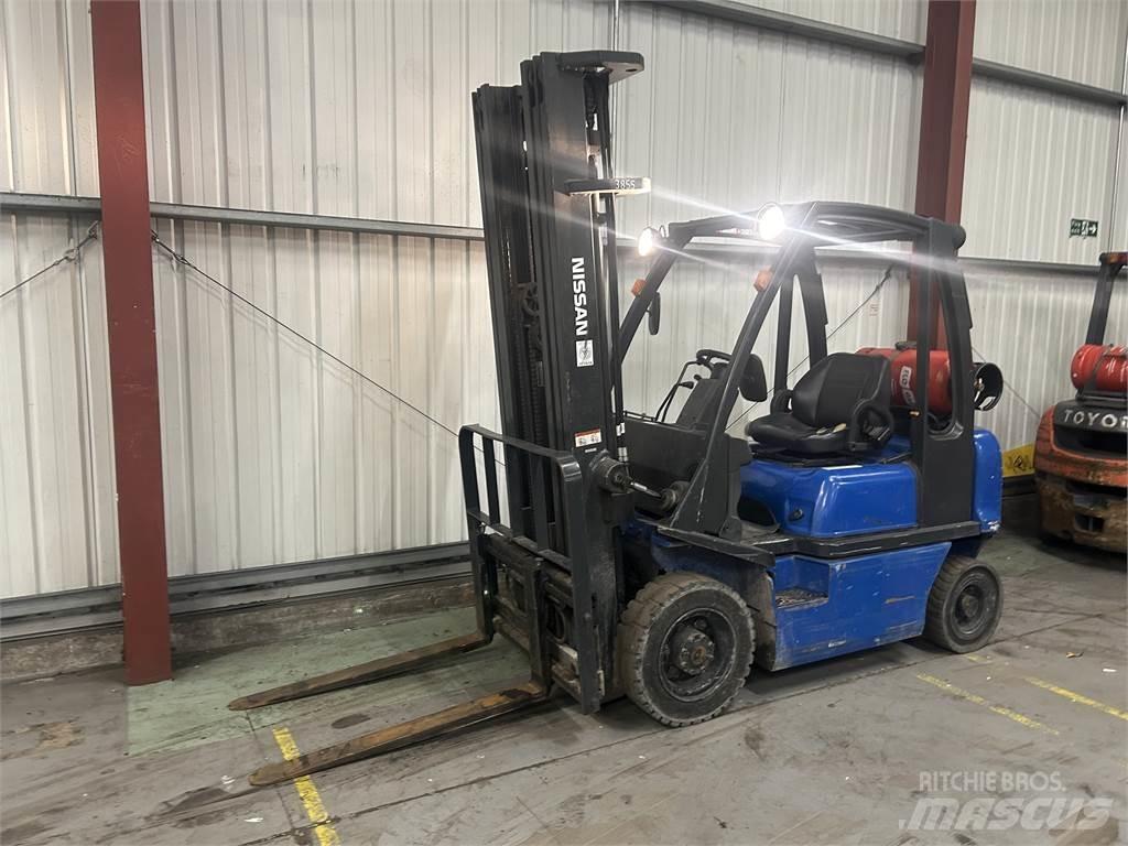 Nissan UD02A20PQ Plinski viljuškari
