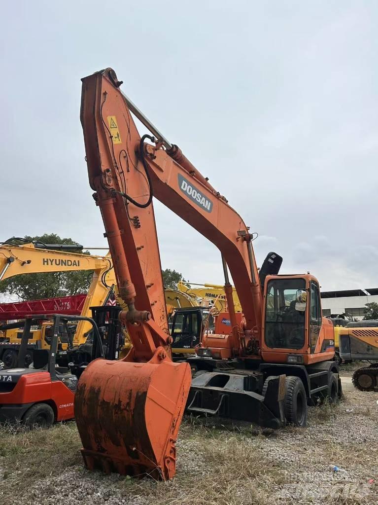 Doosan DH 210 W Bageri točkaši