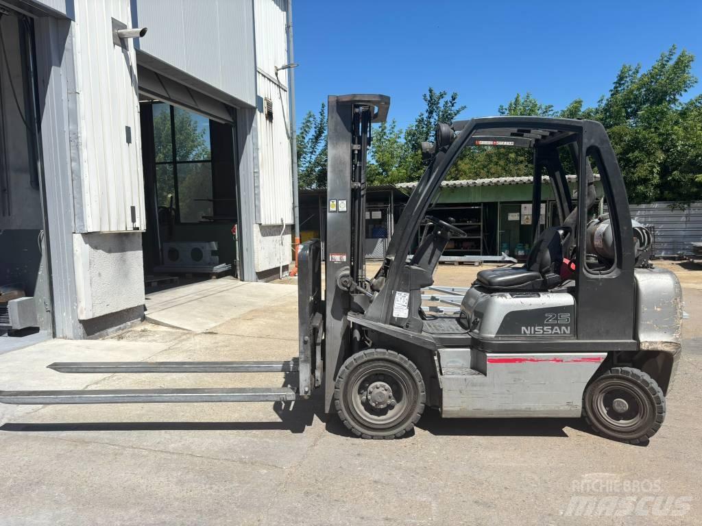Nissan UD02A25PQ Plinski viljuškari