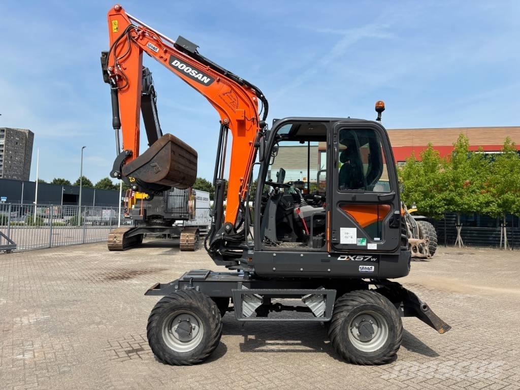 Doosan DX 57 Bageri točkaši