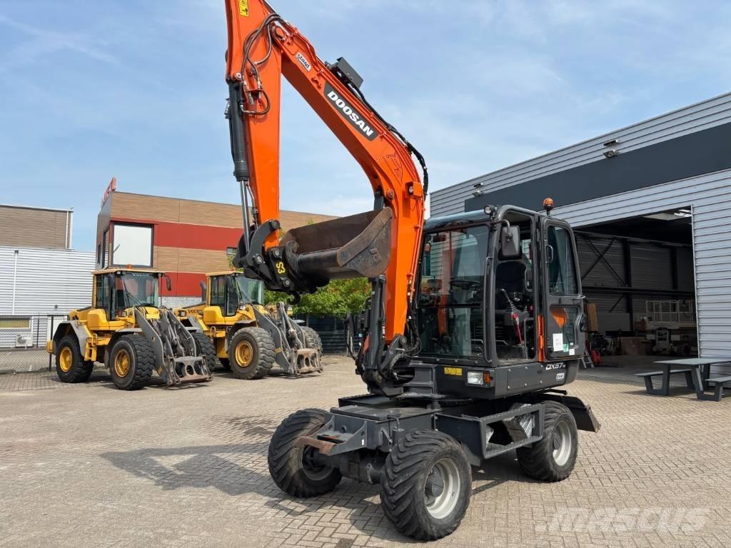 Doosan DX 57 Bageri točkaši