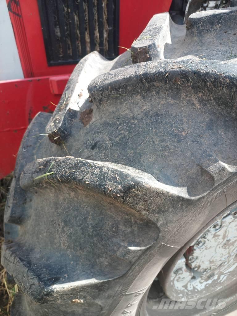 Massey Ferguson 2725 Traktori