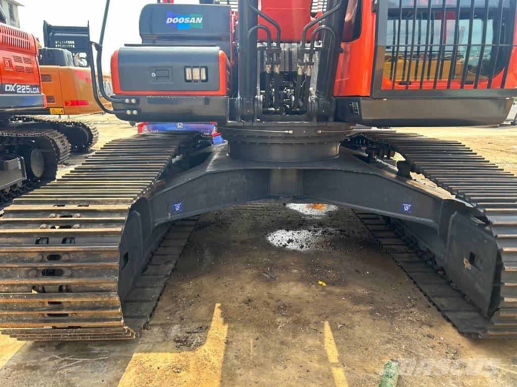 Doosan DX 225 LC Bageri guseničari