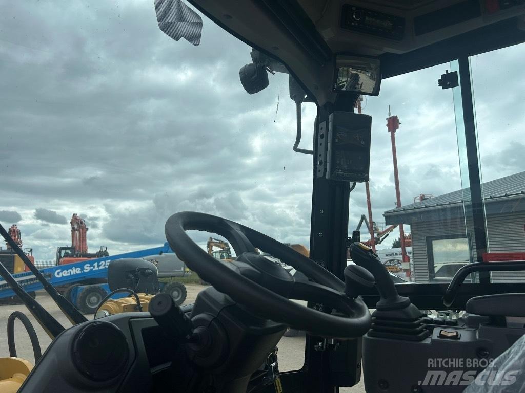CAT 906 Utovarivači na točkove