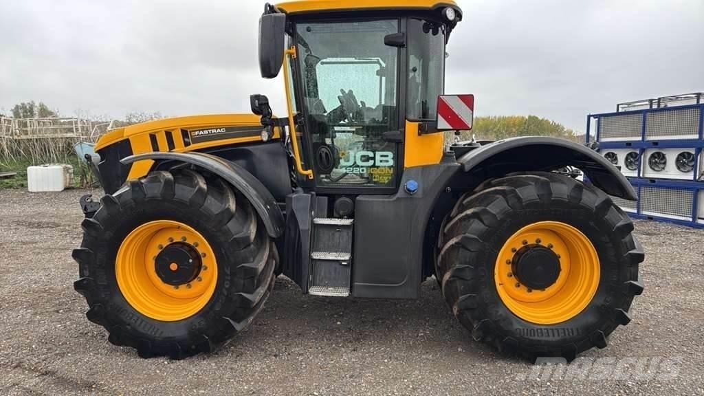 JCB Fastrac 4220 Traktori