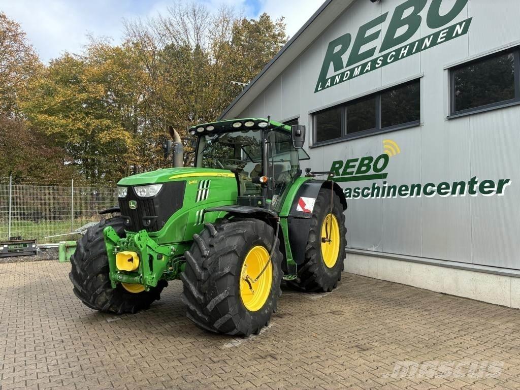 John Deere 6215R Traktori