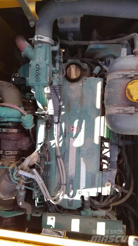 Volvo EC220DL Bageri guseničari