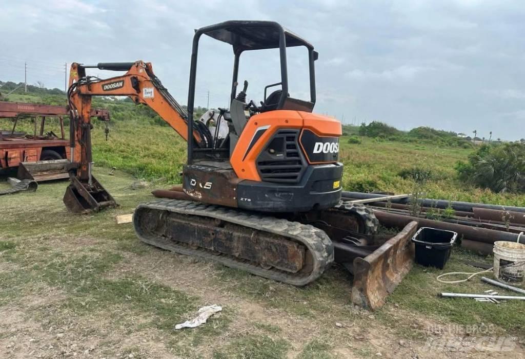 Doosan DX50 Bageri guseničari