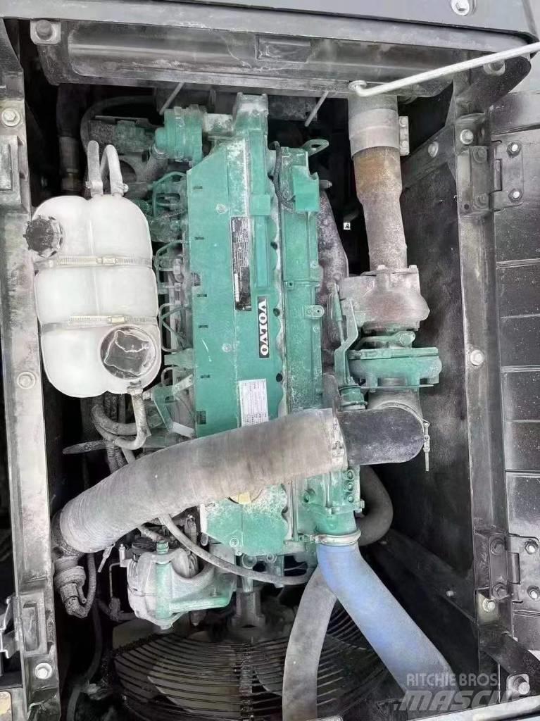 Volvo EC 240 Bageri guseničari