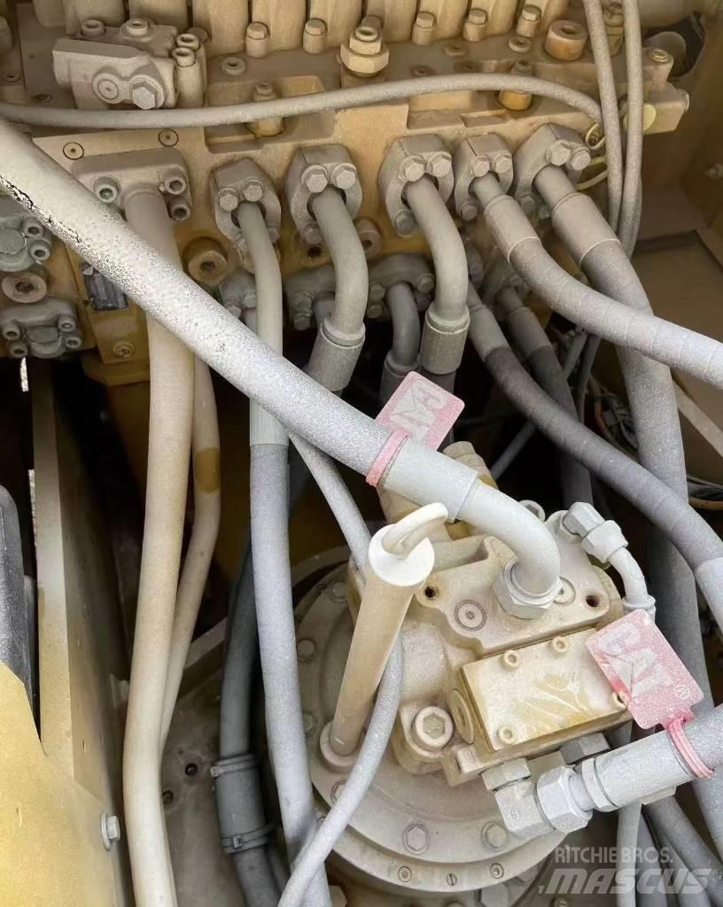 CAT 323 Bageri guseničari
