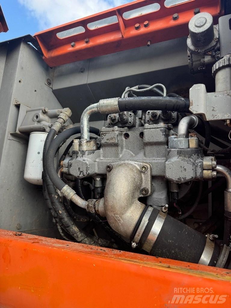 Hitachi ZX 210 Bageri guseničari