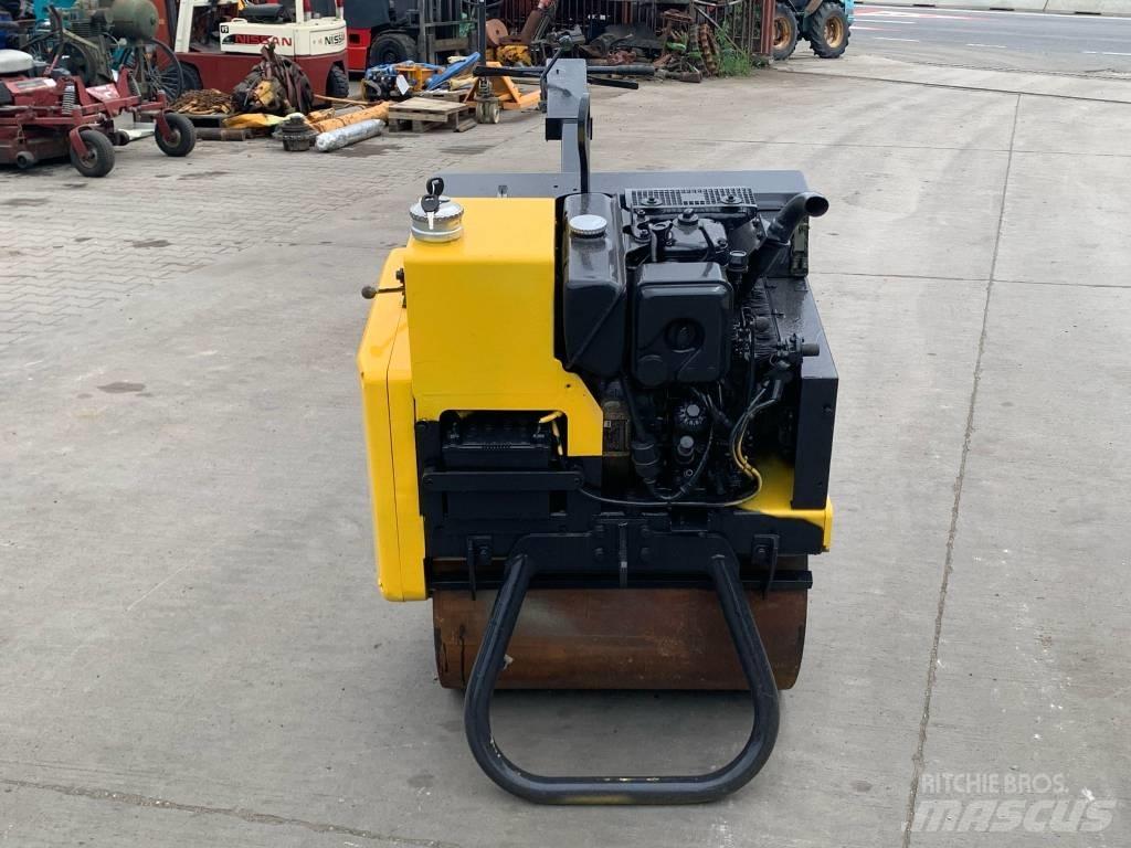 Mecalac MBR 71 Vučni vibracioni valjci
