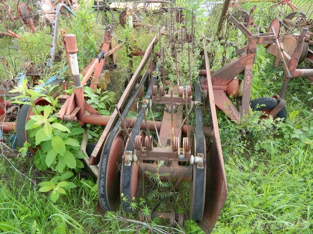 PZ 2400 Okretači i sakupljači sena