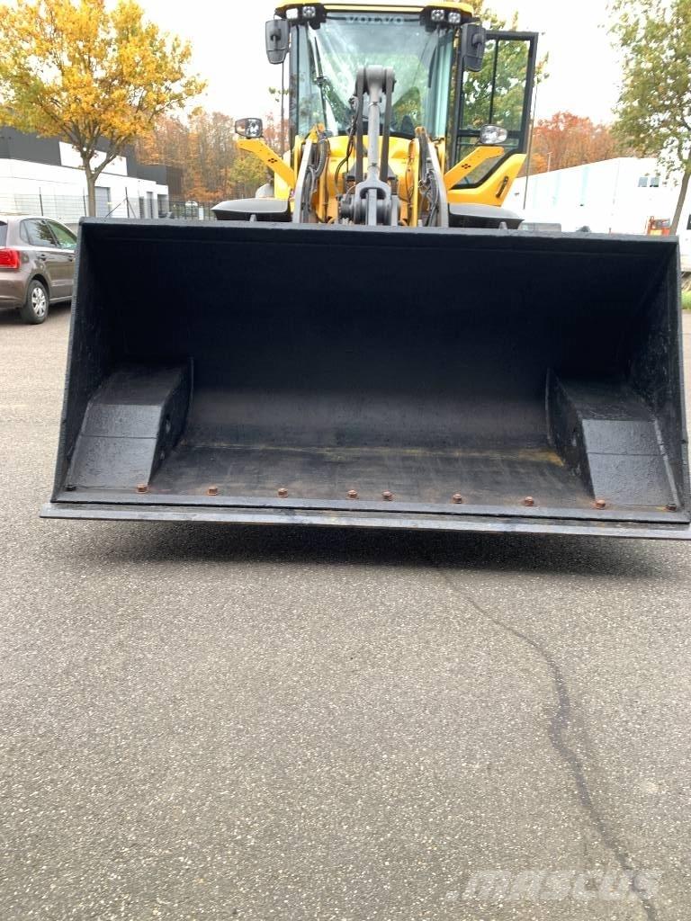 Volvo L 90 Kašike / Korpe