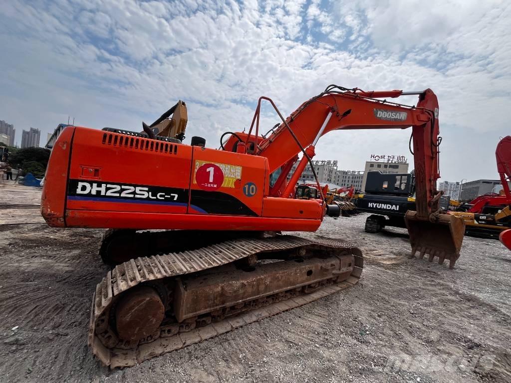 Doosan DH 225 LC-7 Bageri guseničari