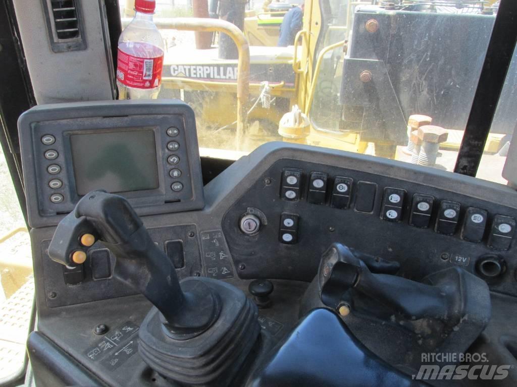CAT D 9 T Buldožeri guseničari