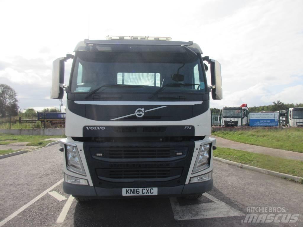 Volvo FM 370 Kamioni sa ravan platformom / vitlom