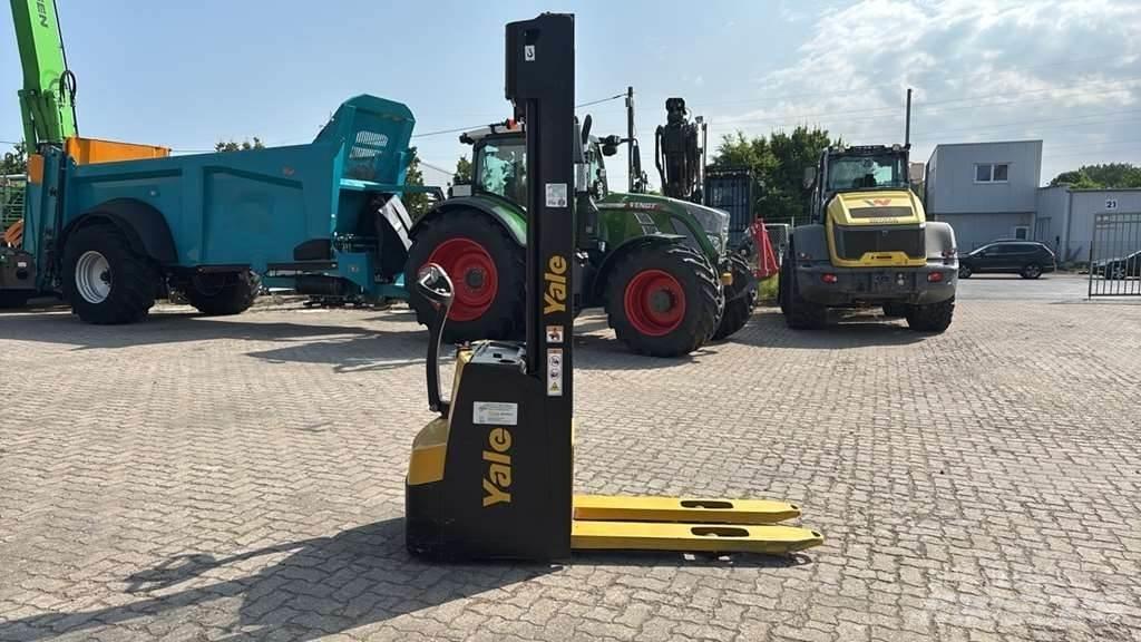 Yale MS12 AC Ručni električni viljuškar