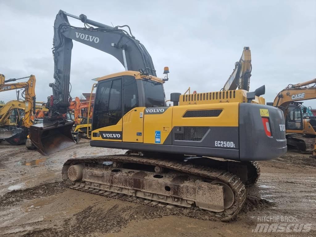 Volvo EC 250 D L Bageri guseničari