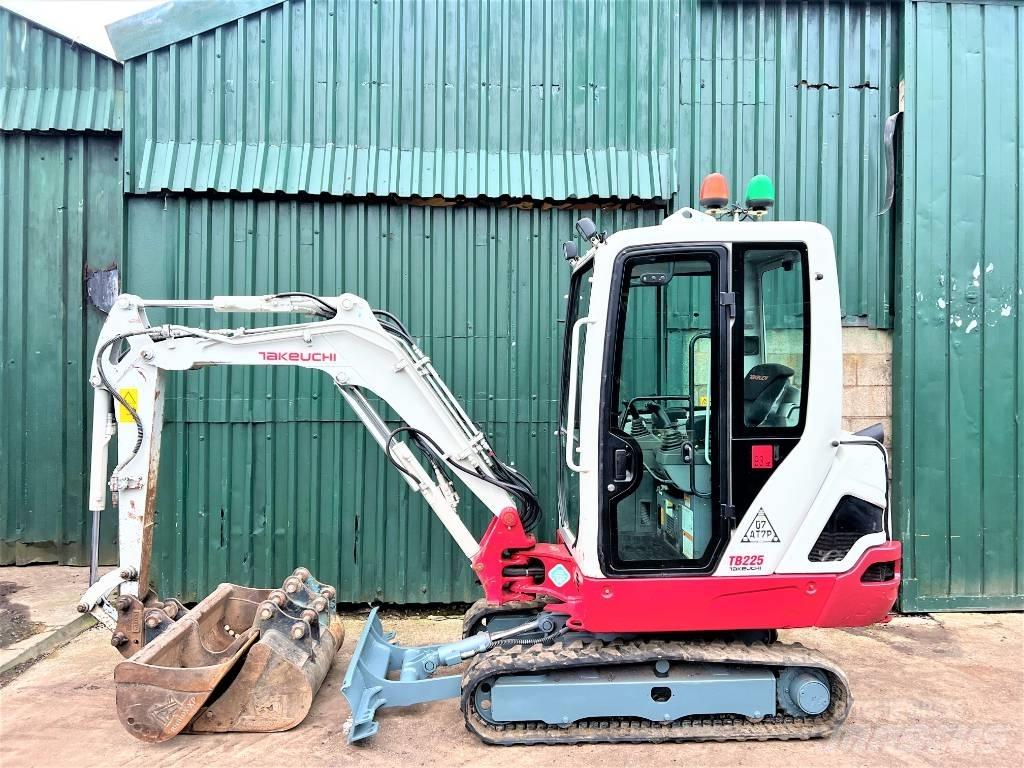 Takeuchi TB225 Mini bageri < 7t