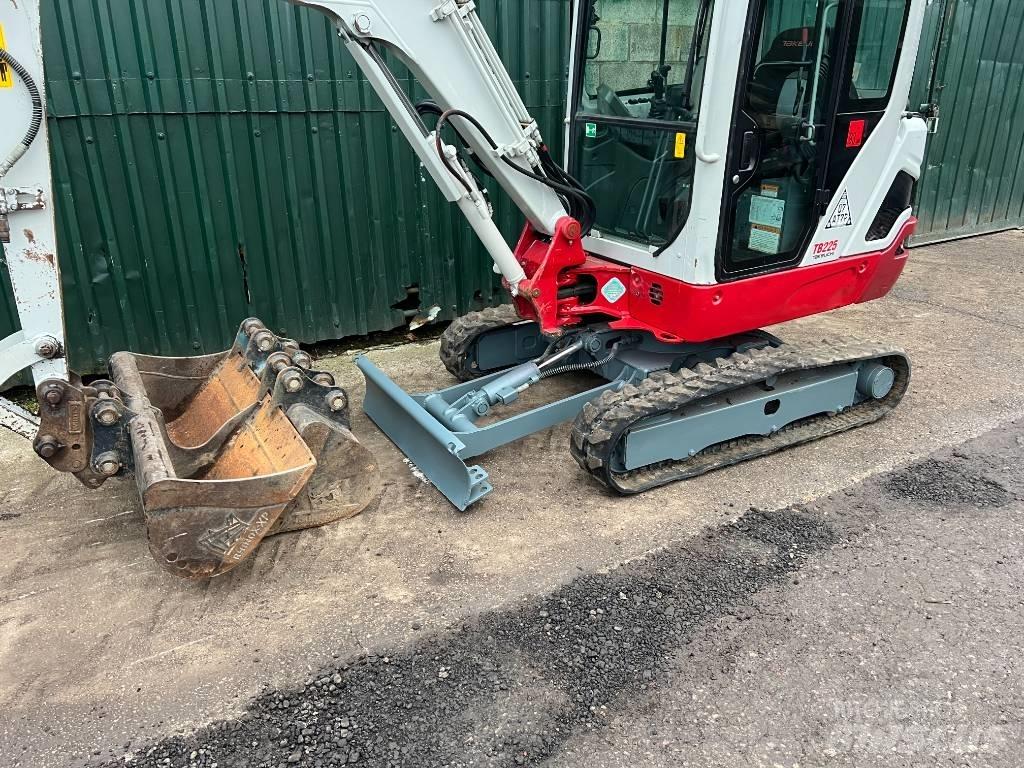 Takeuchi TB225 Mini bageri < 7t