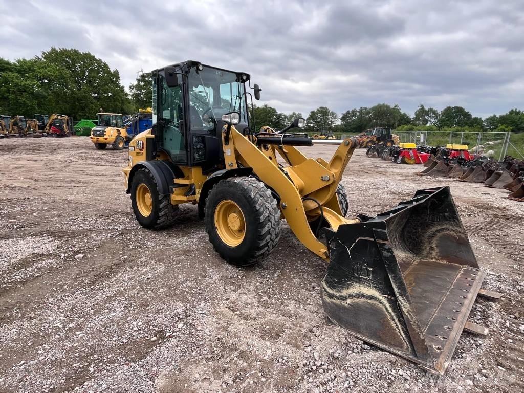 CAT 908M Utovarivači na točkove