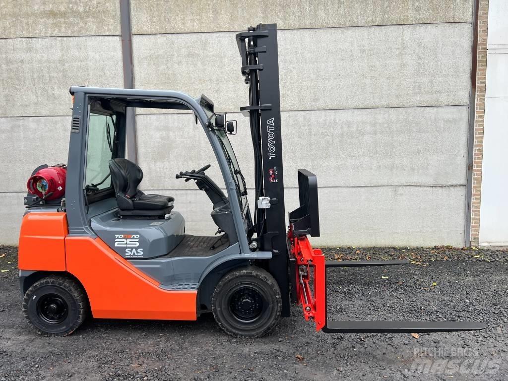 Toyota 02-8 FGF 25 Plinski viljuškari