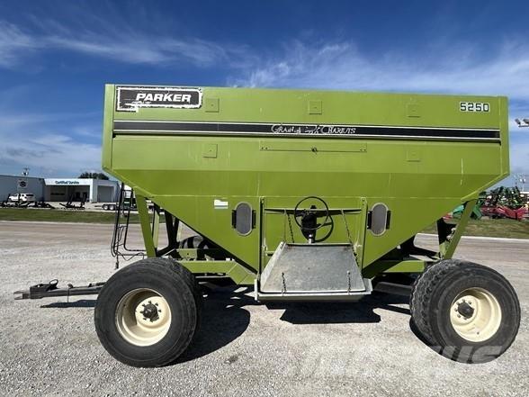 Parker 5250 Prikolice za zrno