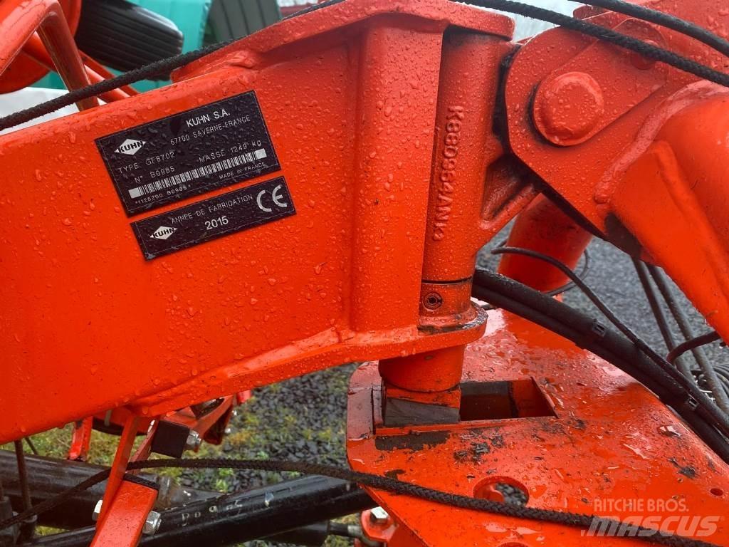 Kuhn GF8702 Okretači i sakupljači sena