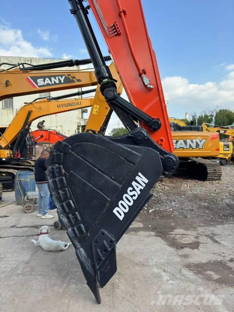 Doosan DX300LC Bageri guseničari