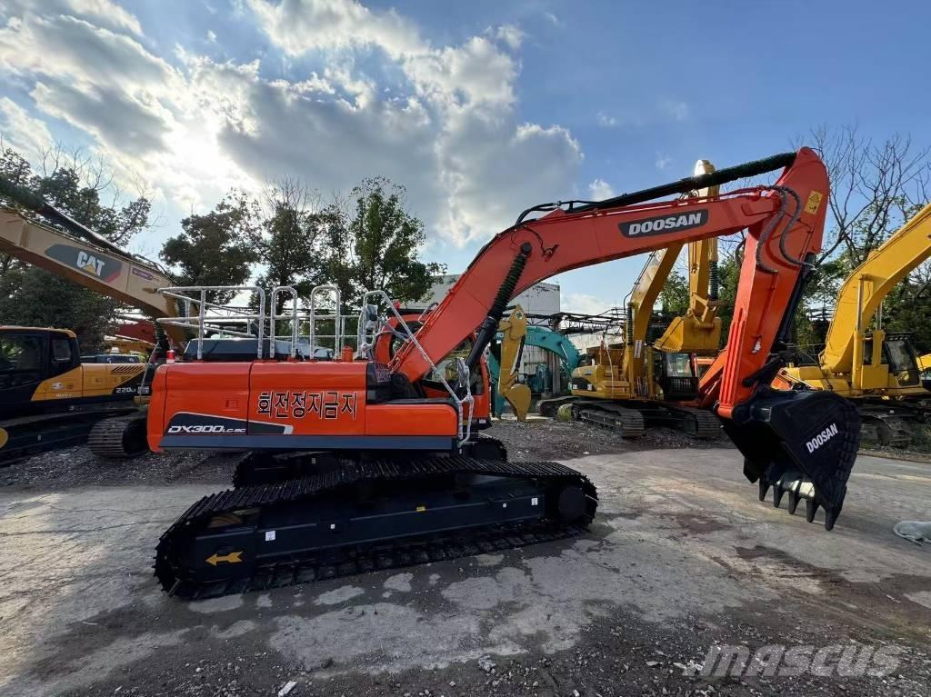 Doosan DX300LC Bageri guseničari