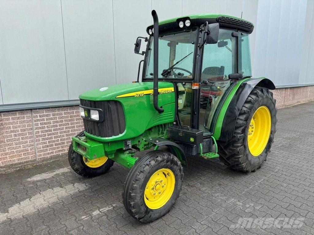 John Deere 5215 Automobili