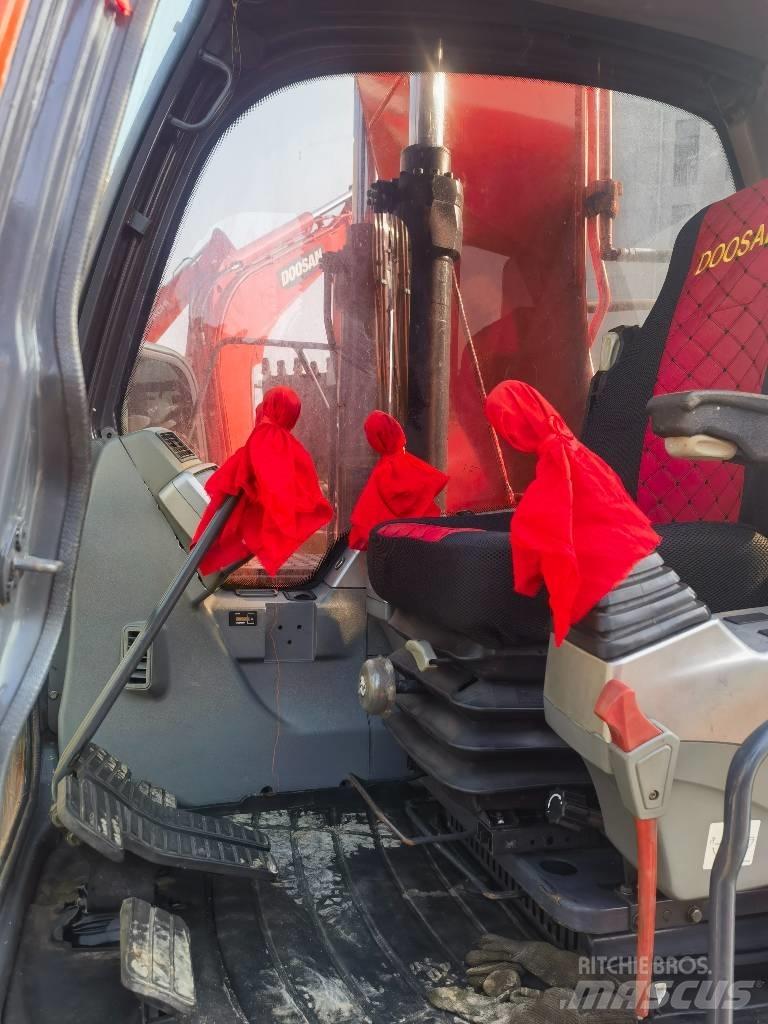 Doosan DX 140 LC Bageri guseničari