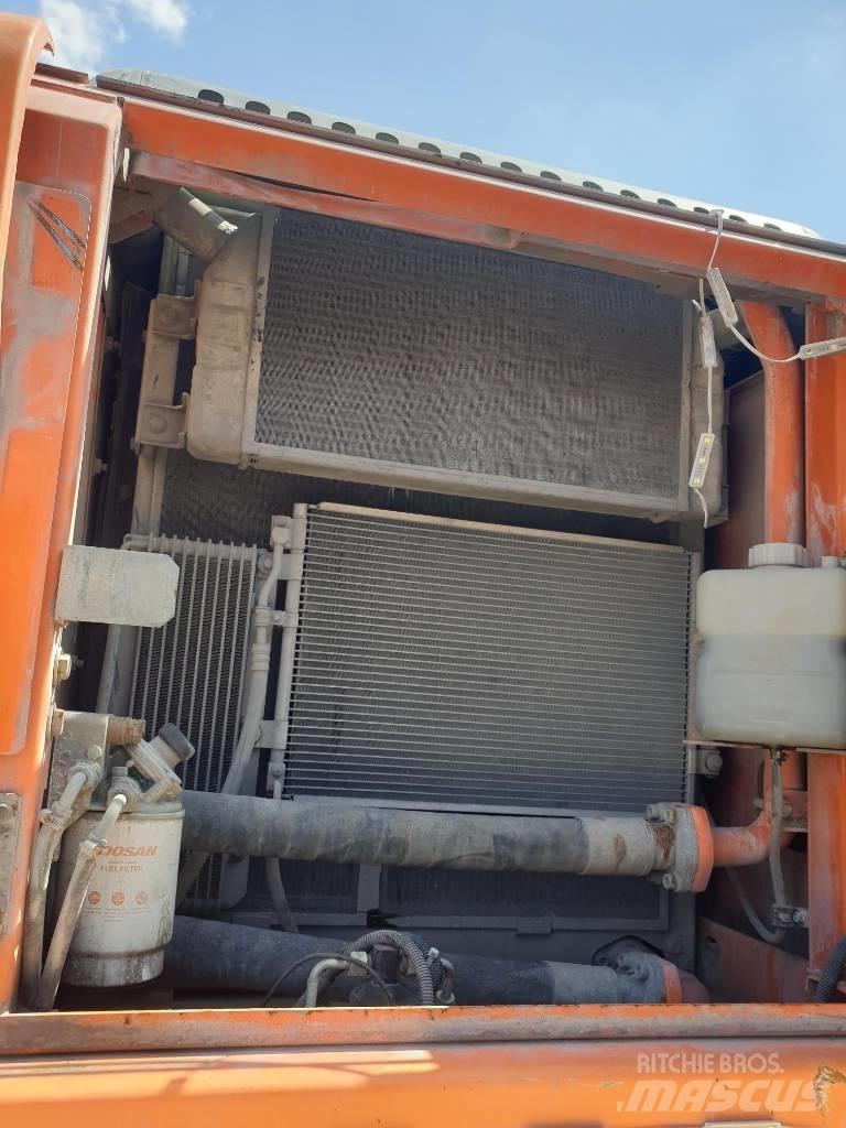 Doosan DX210WA Bageri točkaši