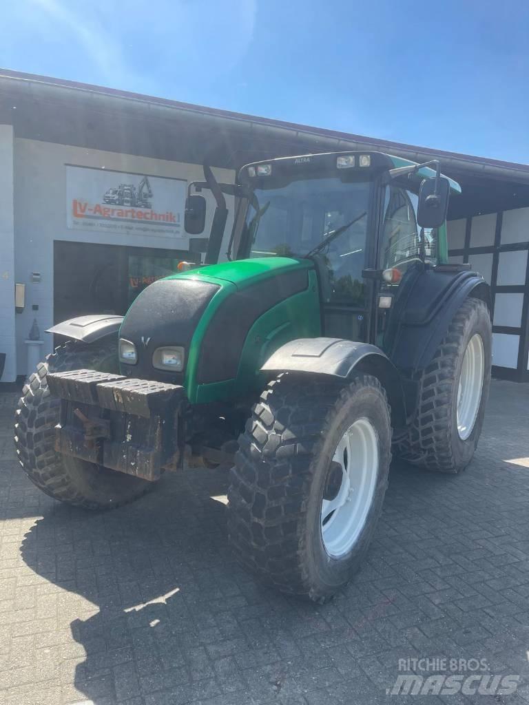Valtra N 141 Traktori