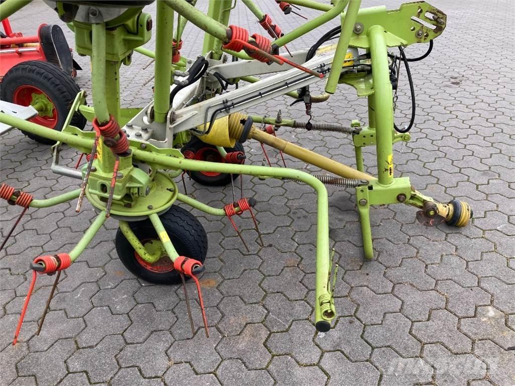 CLAAS Volto 870 Okretači i sakupljači sena