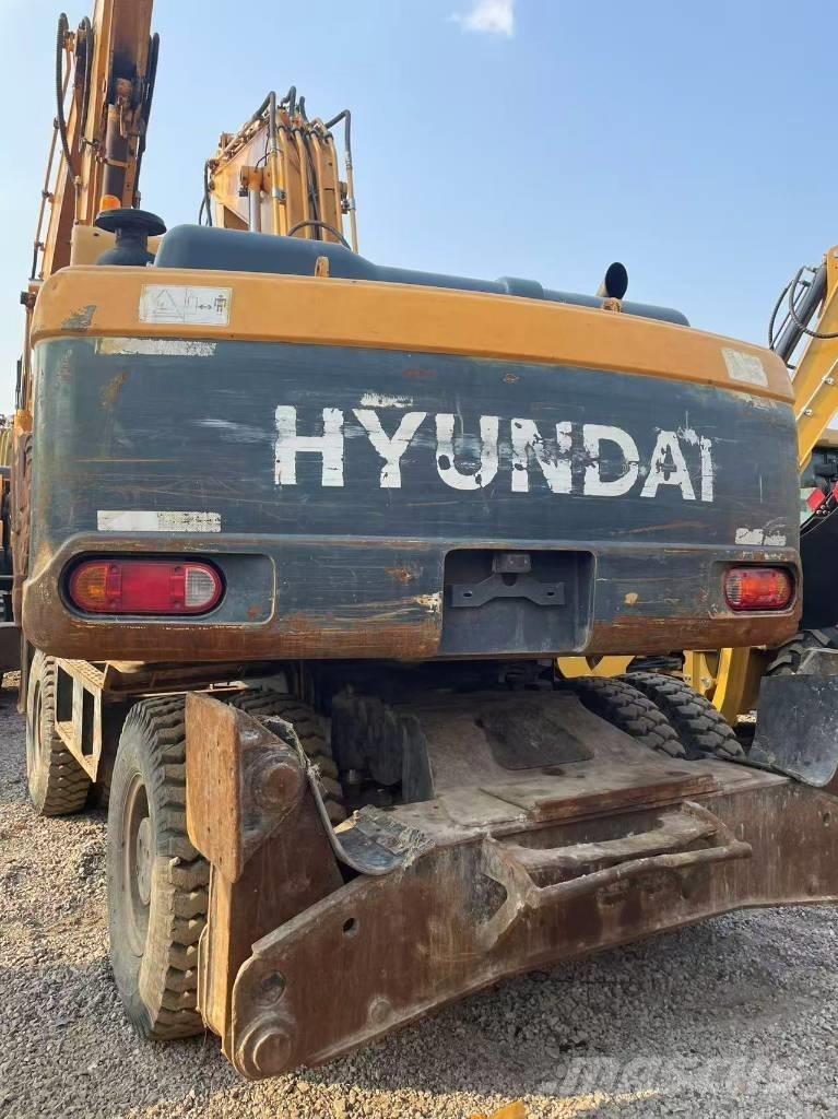 Hyundai 210W-9 Bageri točkaši