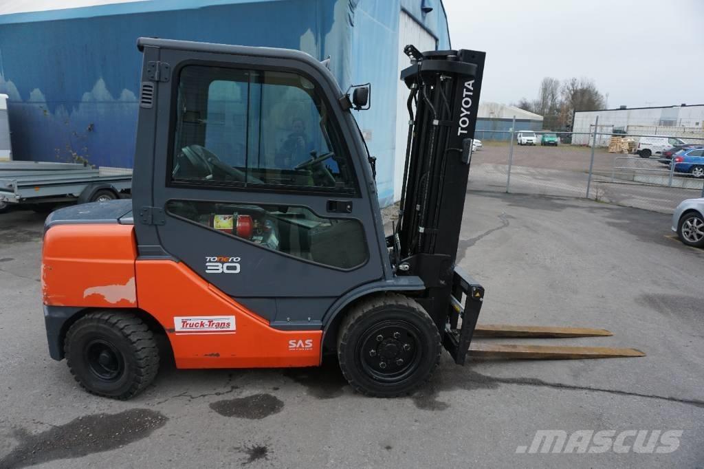 Toyota 52-8FDF30 Dizelski viljuškari