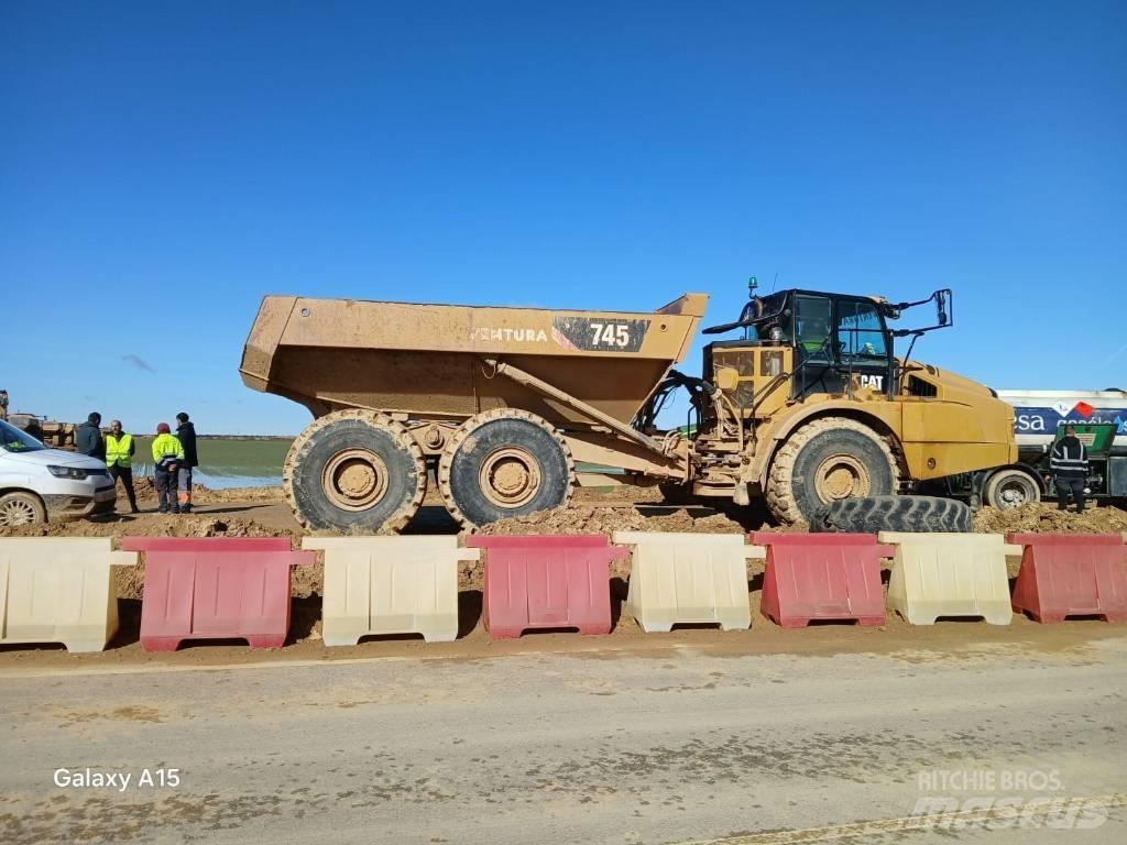 CAT 745 Zglobni damperi