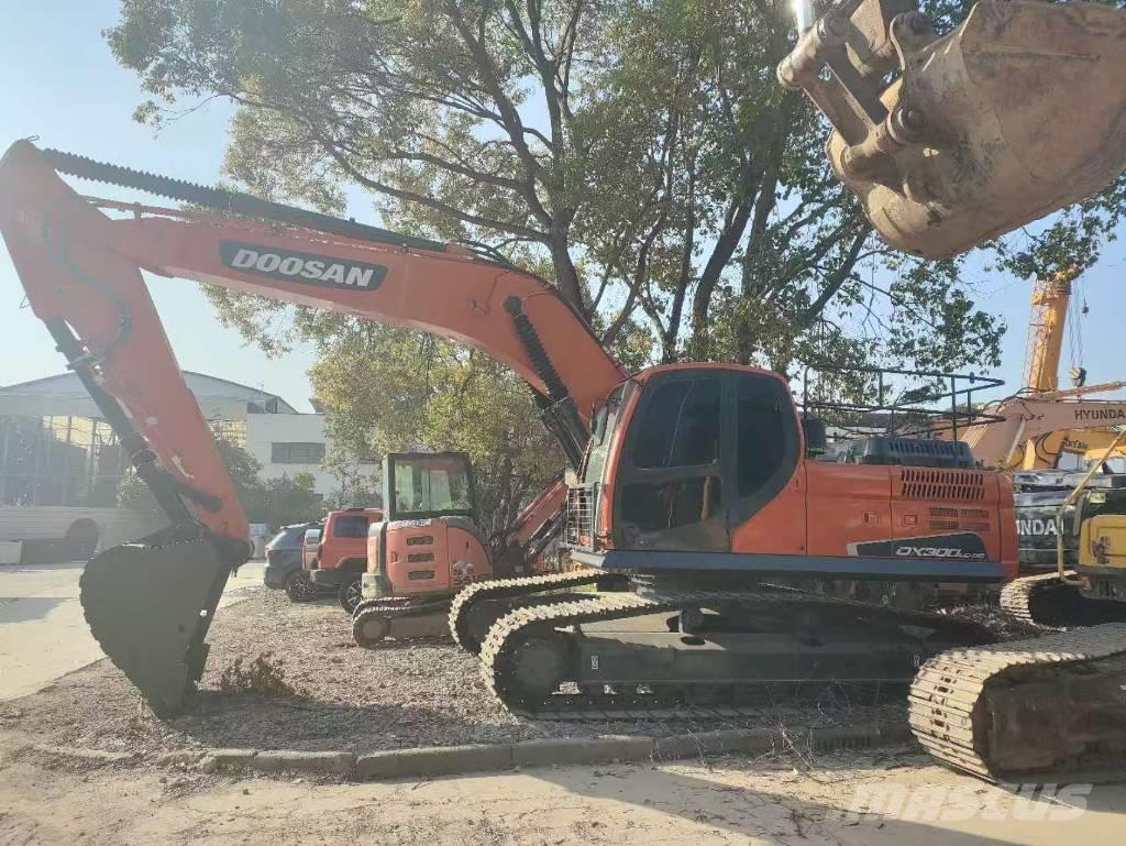 Doosan DX 300 LC Bageri guseničari