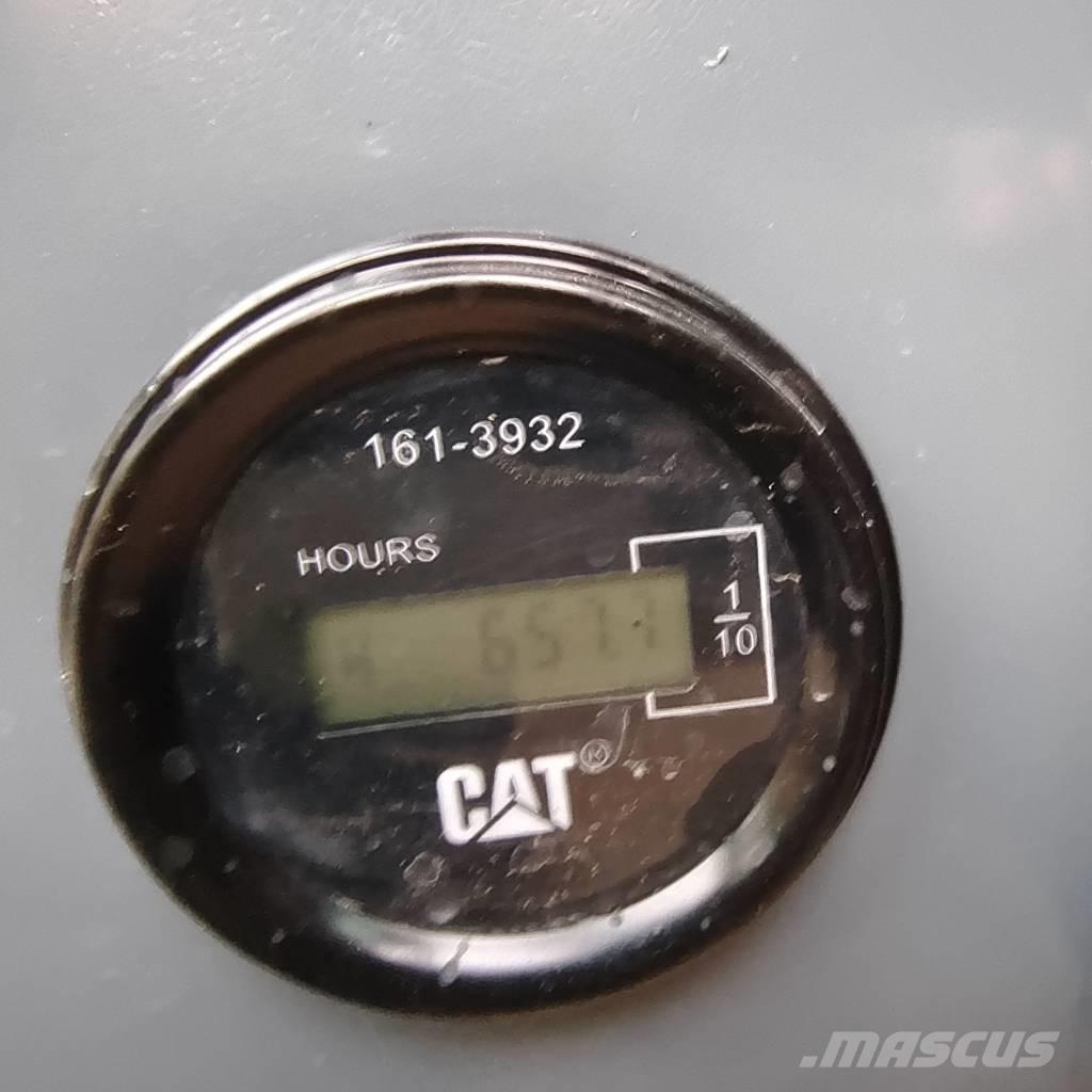CAT 320 D2L Bageri guseničari