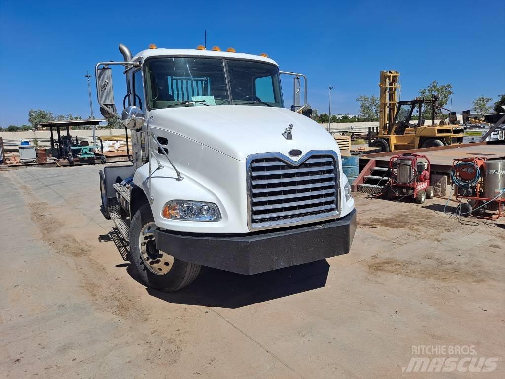Mack CX612 Tegljači