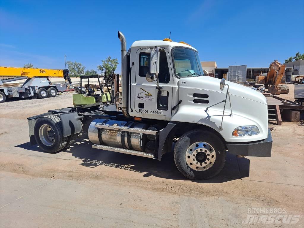 Mack CX612 Tegljači