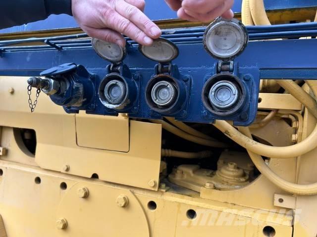 Komatsu D 85 P-18 Buldožeri guseničari