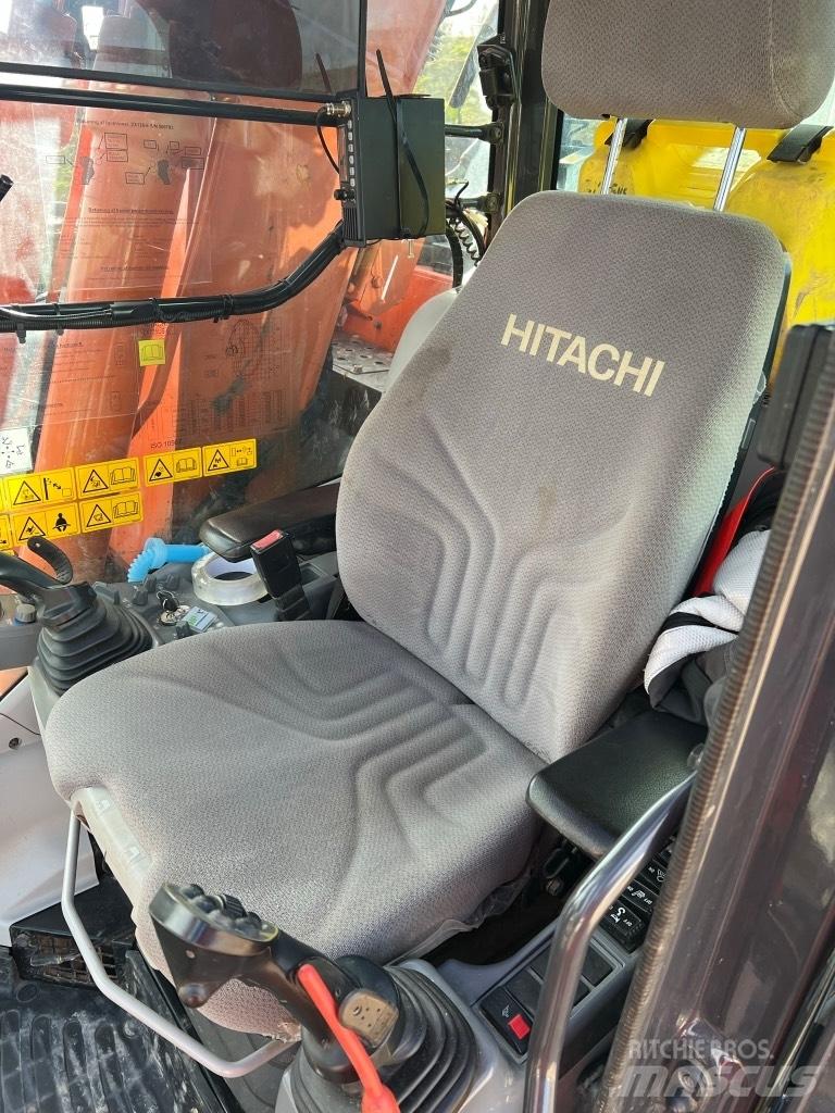 Hitachi ZX 135 US-6 Bageri guseničari