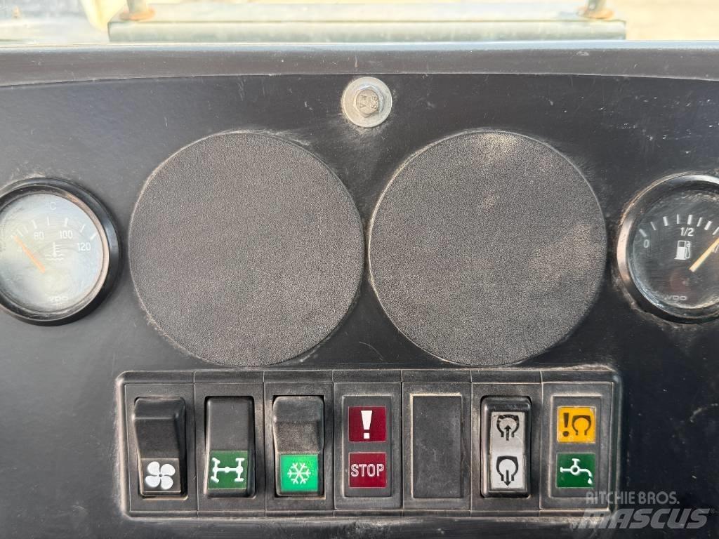 Ammann AP 240 H Gumeni valjci na točkovima