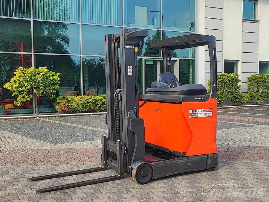 Linde R20B-01 Viljuškari sa 4-stranskim dohvatom